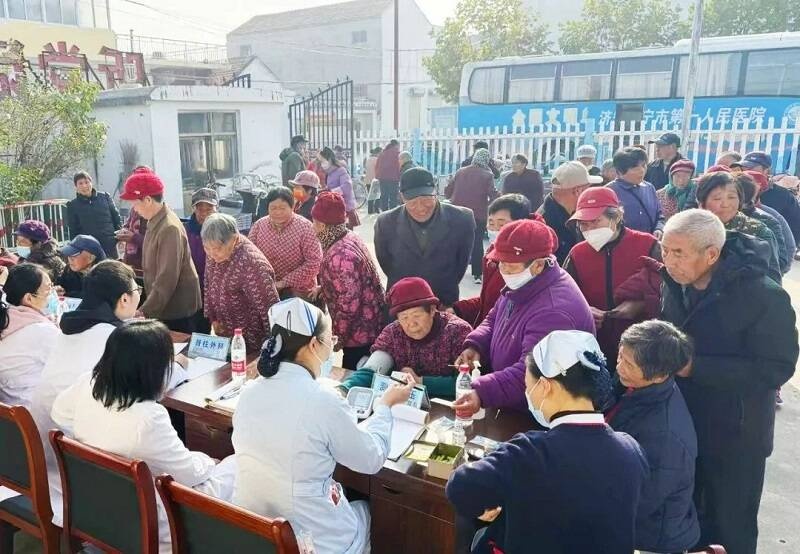 寒冬义诊暖人心！济宁市第一人民医院2025年首站义诊为何让村民赞不绝口？  第2张