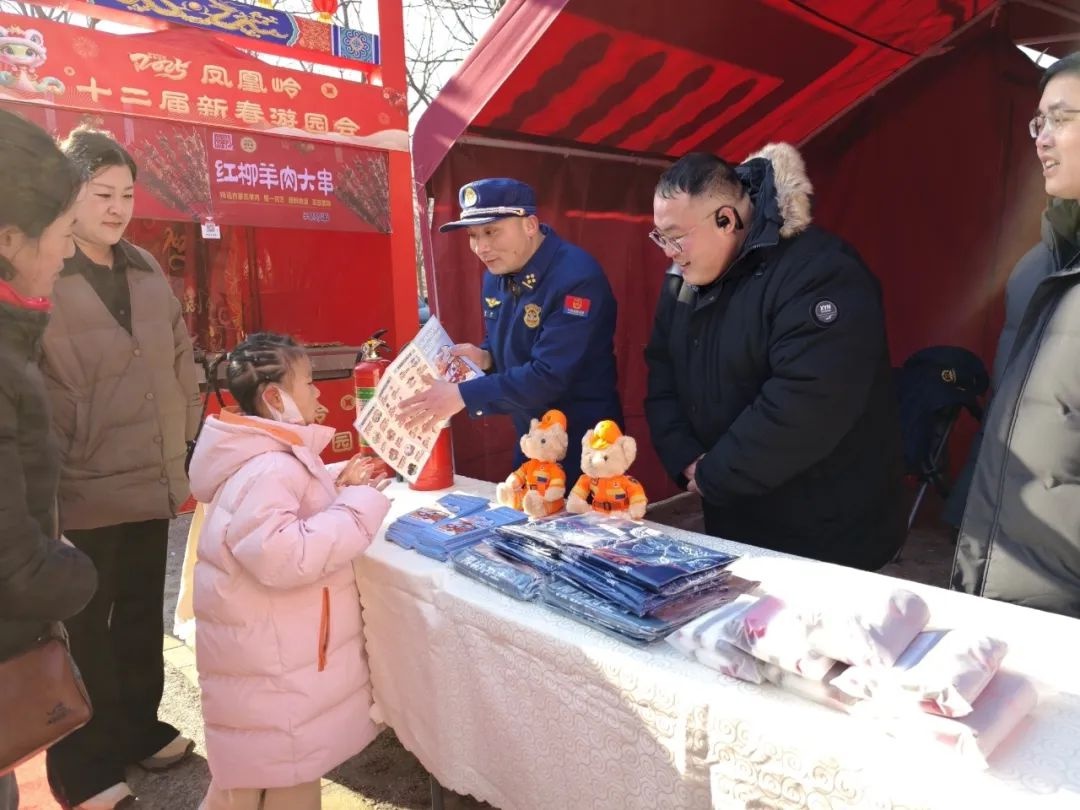 春节客流高峰!海淀消防坚守岗位:如何筑起安全防线? 第4张 春节客流高峰!海淀消防坚守岗位:如何筑起安全防线? 第4张