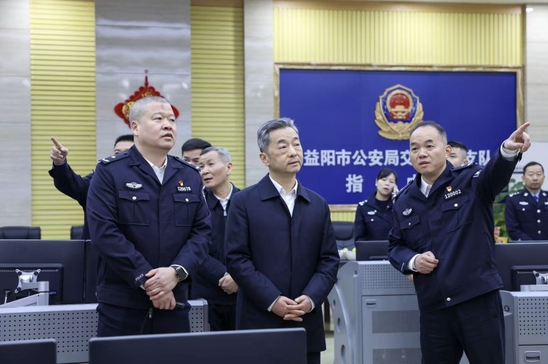 农历除夕市委书记慰问坚守岗位者!背后有何深意?  第3张