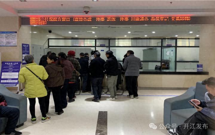 政务服务大厅新年开工超燃!300余人准时到岗，你敢信?  第1张