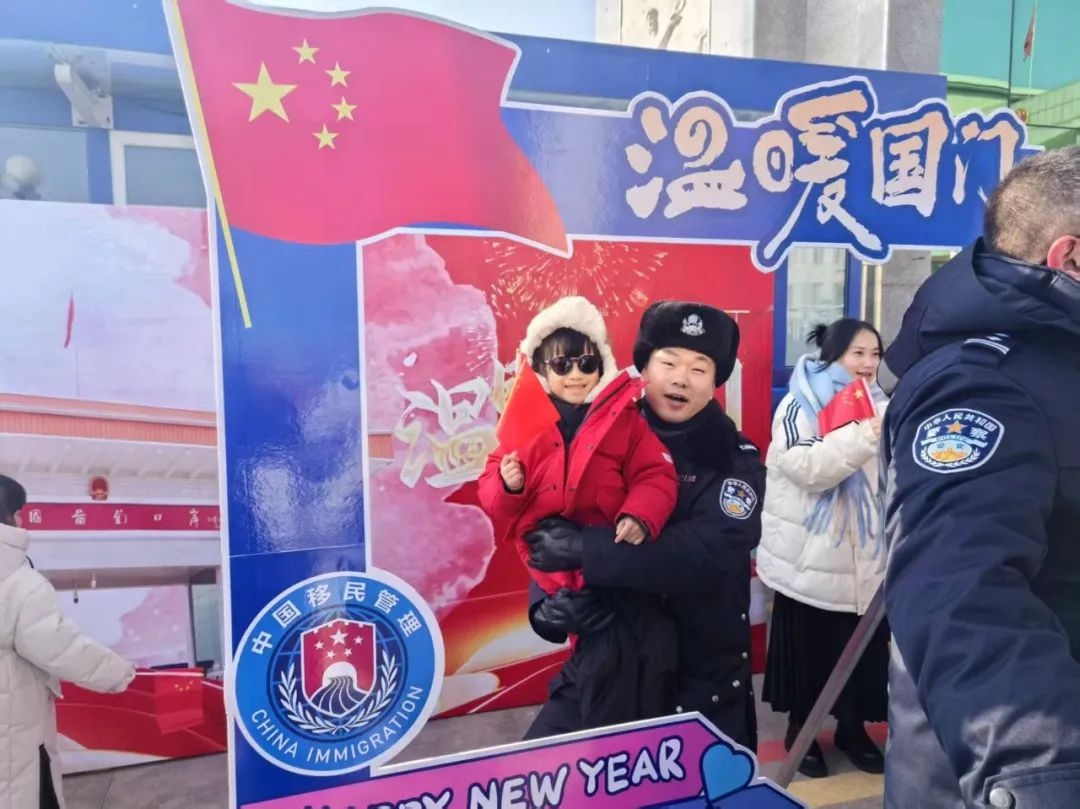 图们国门开展普法活动! 提升游客法律意识?  第4张