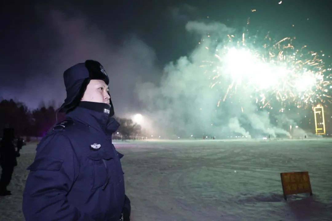 2月2日甜城焰火晚会背后：谁在守护安全？是警色  第12张