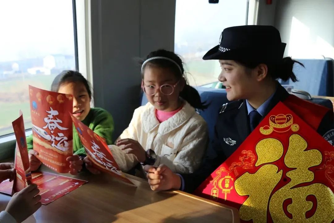 新春佳节部分民警坚守岗位！家人朋友如何回应？  第2张