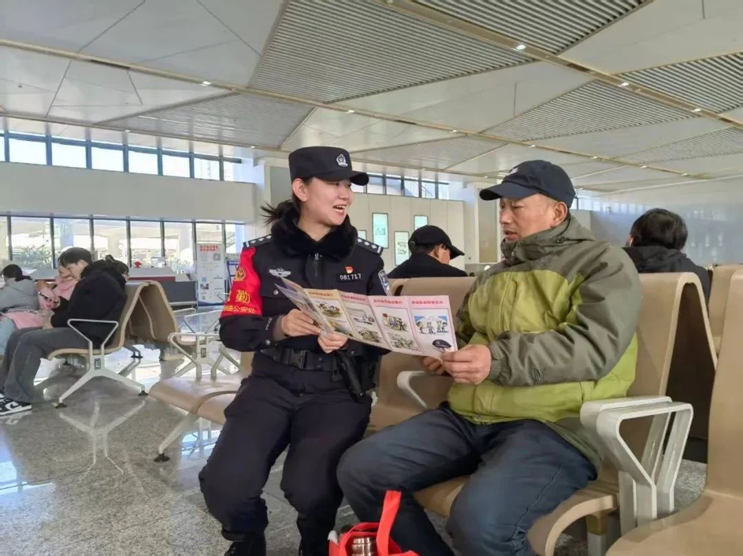 新春佳节部分民警坚守岗位！家人朋友如何回应？  第9张