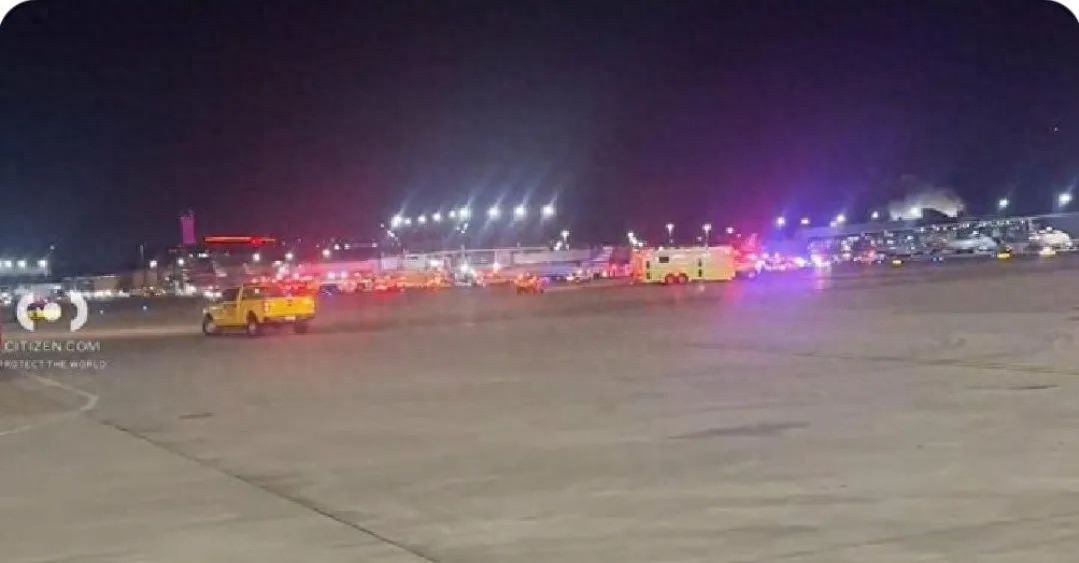 威斯康星航空飞机与牵引车相撞！司机伤情如何？