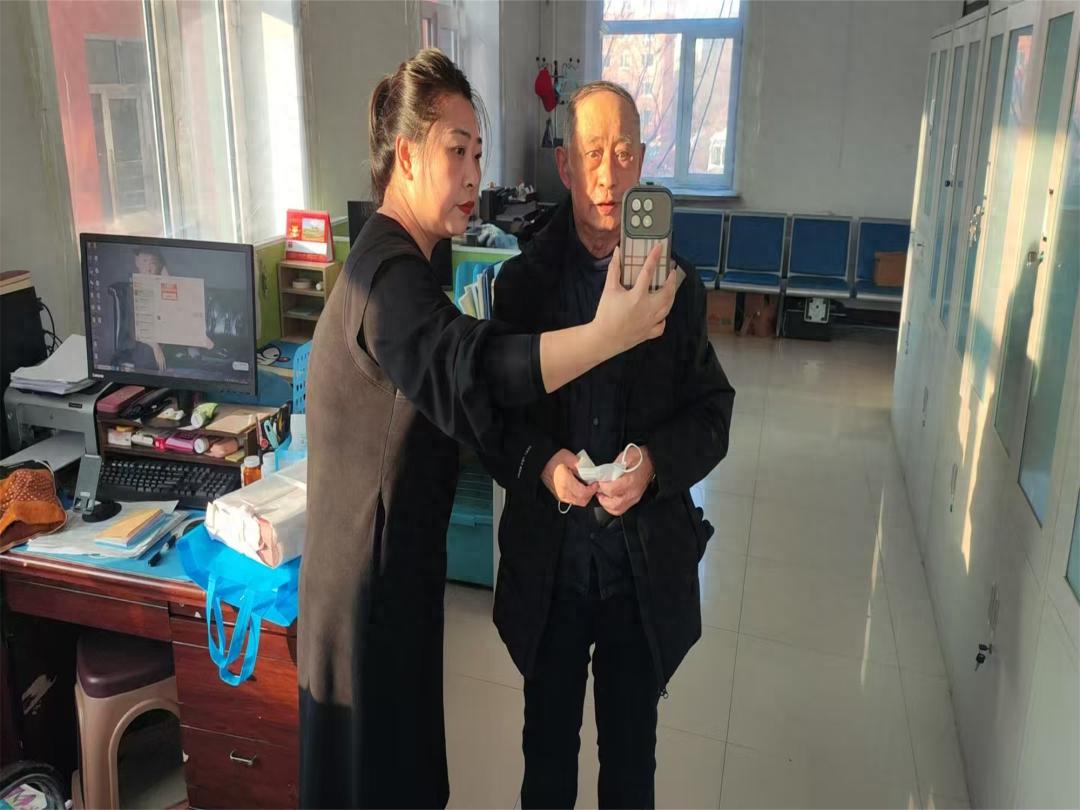 育才街道新鹤社区：帮办代办养老认证，这服务赞不赞？  第1张