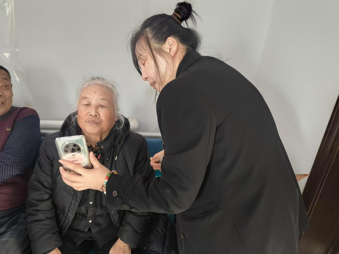 育才街道新鹤社区：帮办代办养老认证，这服务赞不赞？  第2张