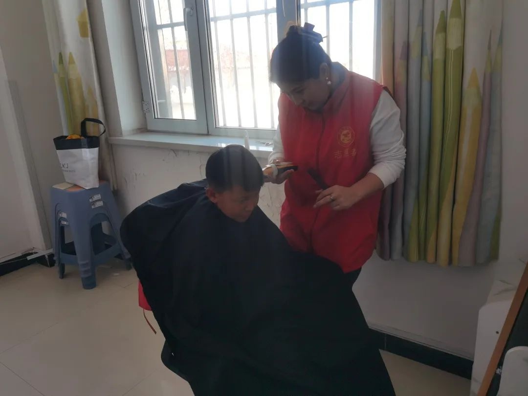 温泉县安格里格镇卫生院送健康到村，你家的健康守护者来了吗？  第2张