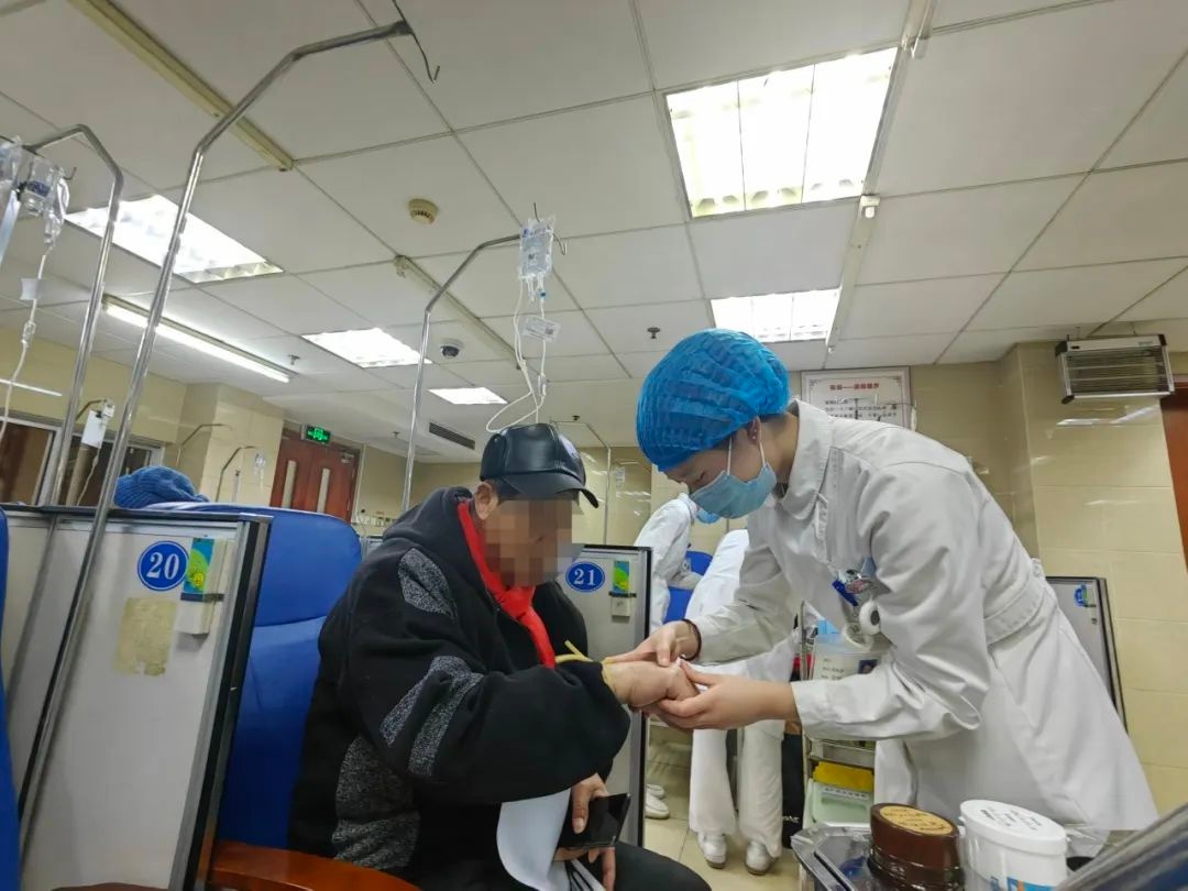 蛇年首个工作日，闵行区白衣天使们在忙些什么？揭秘医者仁心的忙碌场景  第5张