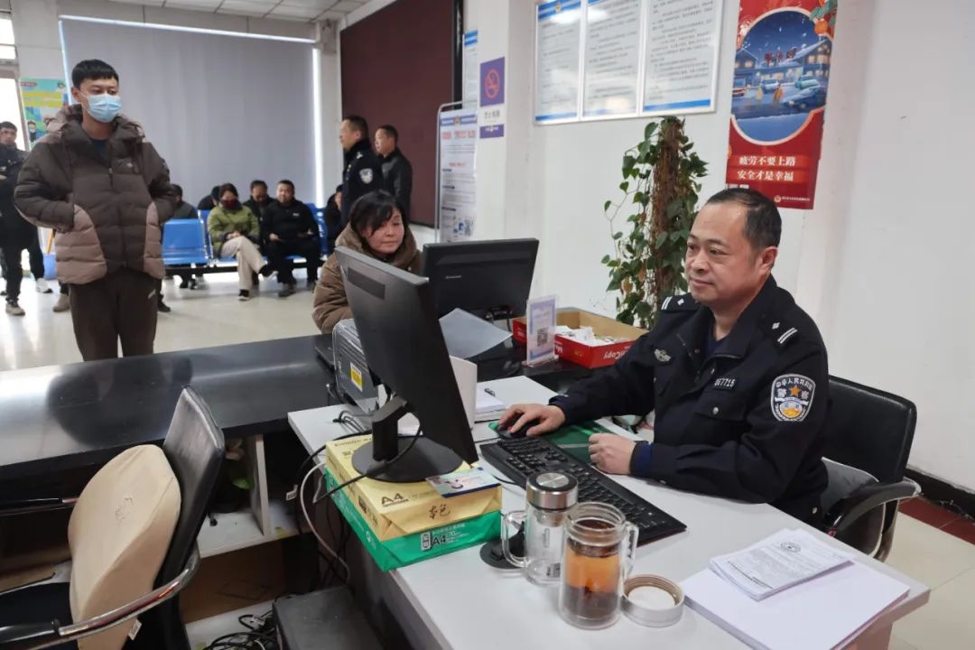 春节后首日，周口交警如何实现业务零积压？揭秘他们的高效服务秘诀  第5张