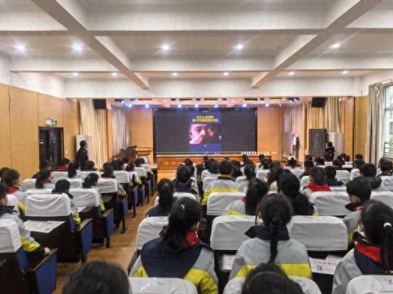 开学第一课竟然这样上！四川资阳禁毒宣讲团如何震撼学生心灵？