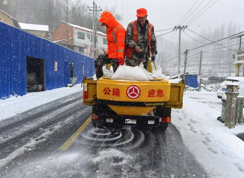 寒潮来袭，襄阳公路部门如何连夜奋战保障道路畅通？  第2张