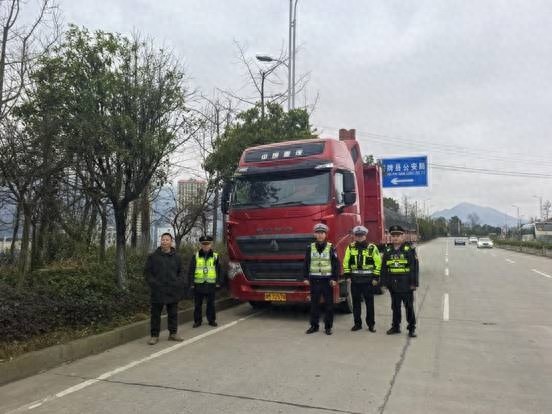 双牌县联合执法行动如何重拳出击，确保春运后道路安全？