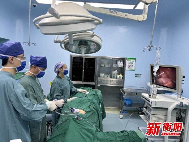 30年前开腹留下疤痕，如今微创手术竟能无痕？衡阳小女孩的手术奇迹