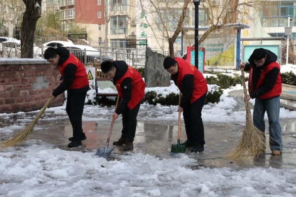 青年志愿者如何用行动诠释雷锋精神？济南春雪中的暖心故事  第2张