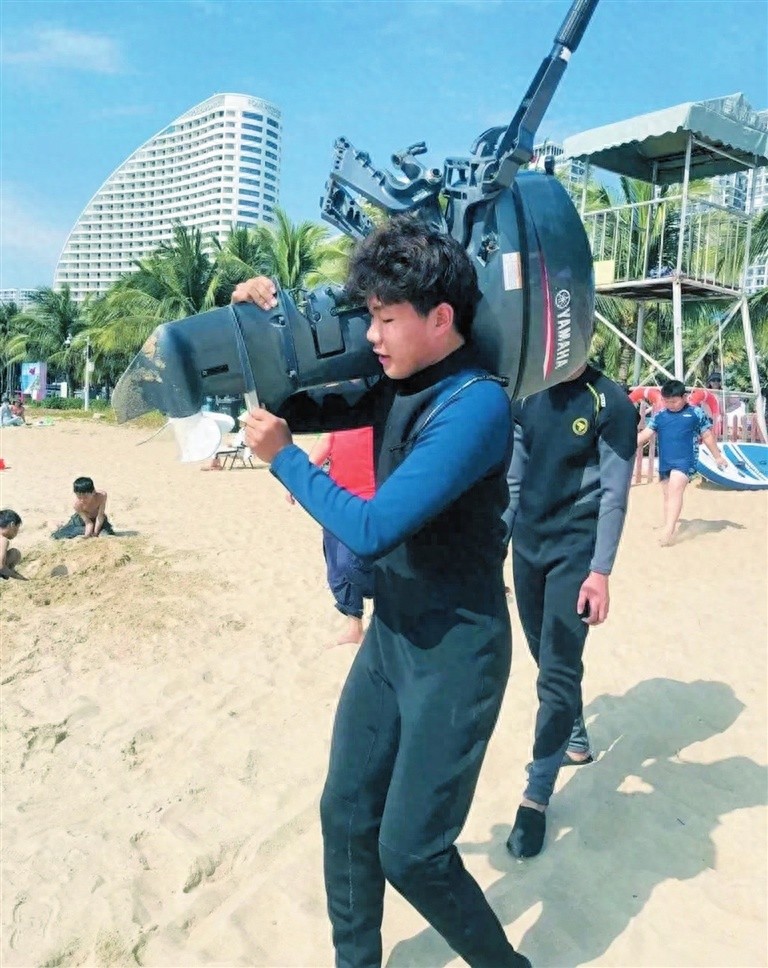 00后大学生志愿者跨越2000公里，为何选择在三亚书写青春？