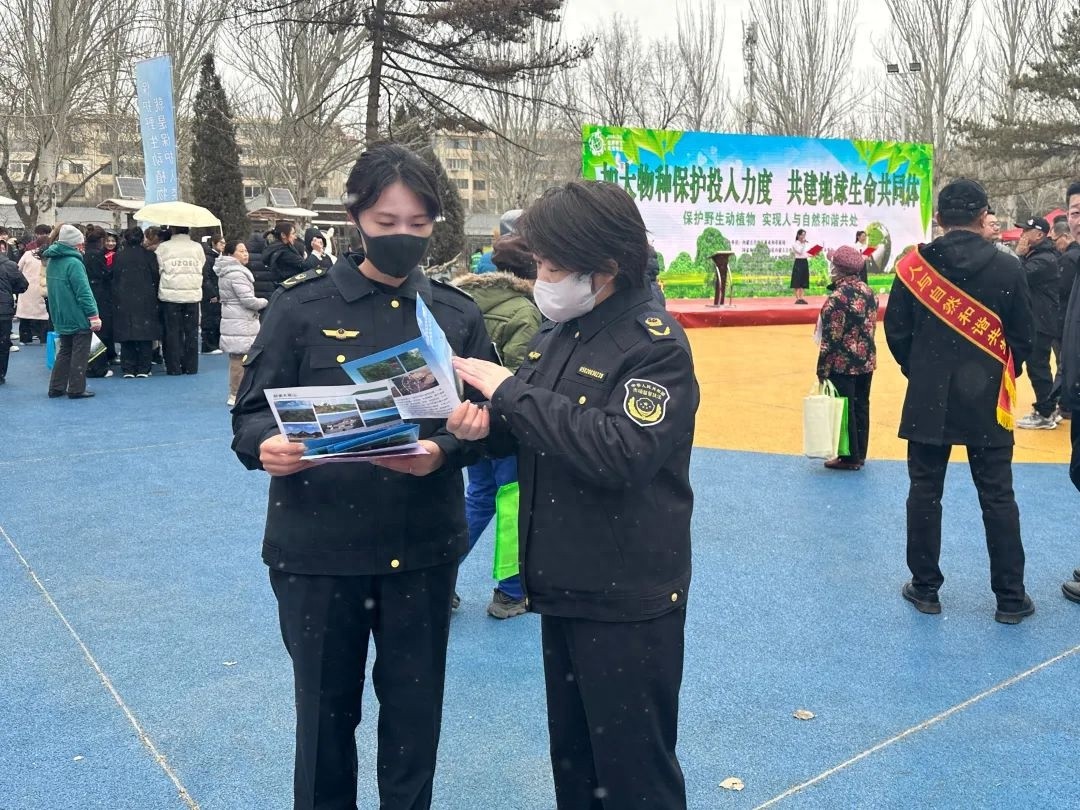 包头市为何在劳动公园动物园广场举办如此盛大的野生动植物保护宣传活动？  第1张
