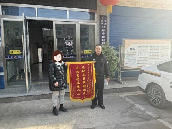 副食店老板捡到7万元现金，他的第一反应竟然是报警！你猜失主找到了吗？