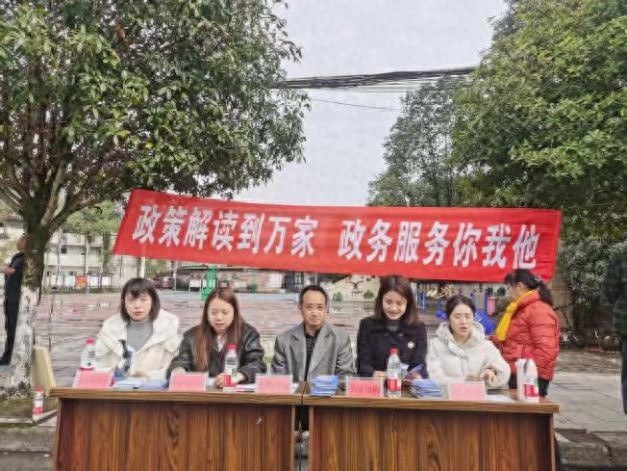 不动产登记暂行条例十周年，都江堰市不动产登记中心为何将办公桌搬进青城山镇？