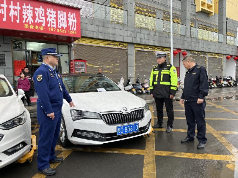 你的车乱停了吗？印江自治县严查消防通道违停，锁车处罚即刻执行