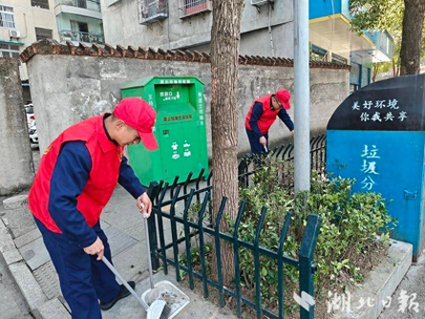 消防员变身城市美容师，他们如何用行动诠释新时代雷锋精神？
