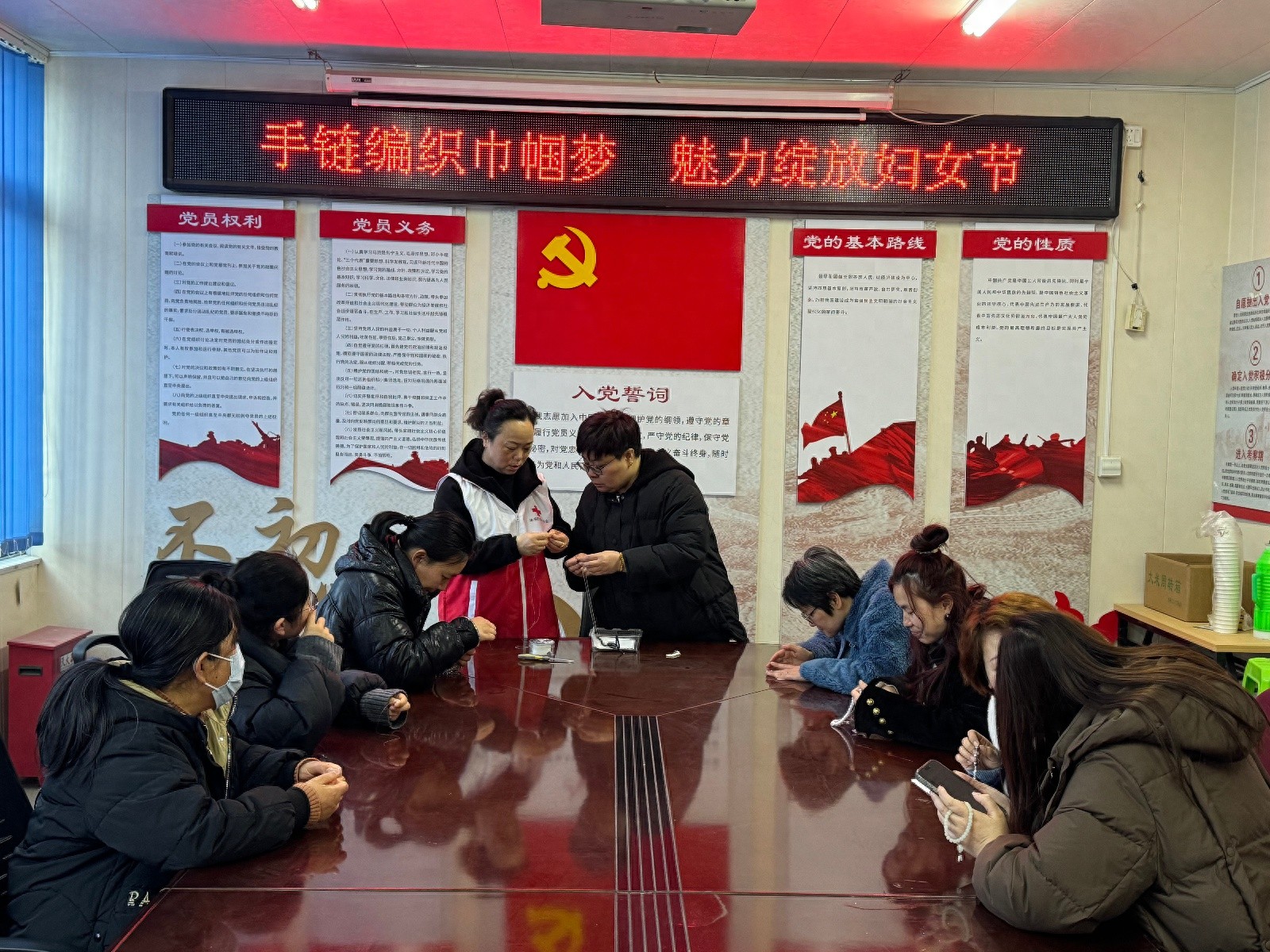 三八妇女节串珠链活动：展现女性魅力，增进社区友谊，你参与了吗？