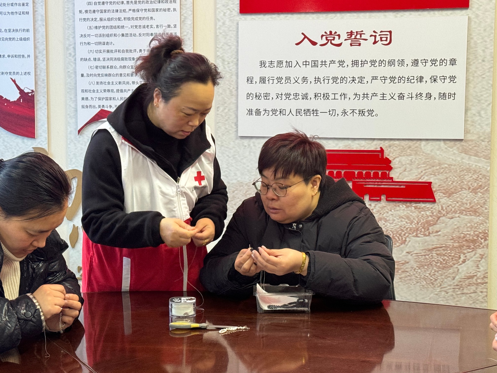 三八妇女节串珠链活动：展现女性魅力，增进社区友谊，你参与了吗？  第2张