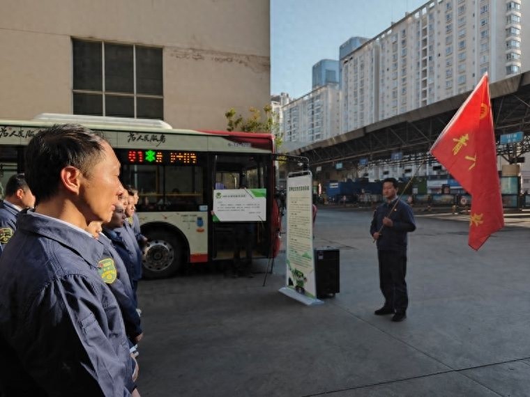 昆明公交如何用雷锋精神温暖整座城市？揭秘他们的感人行动