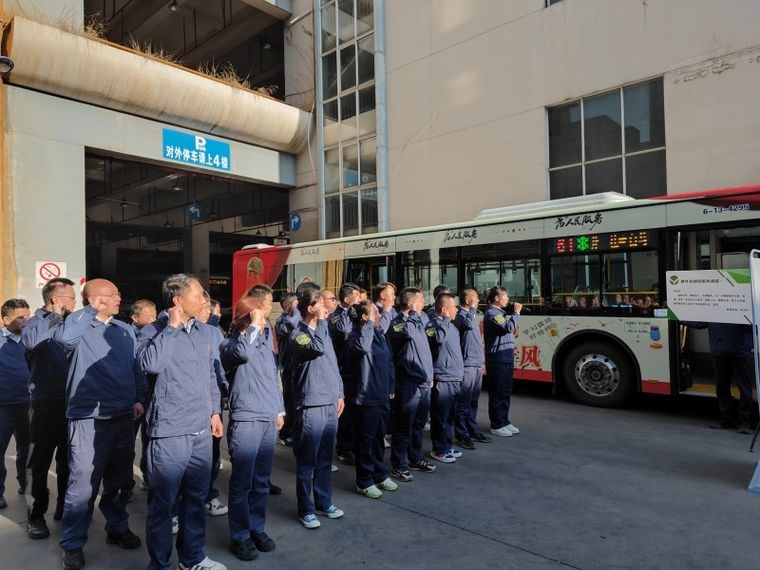 昆明公交如何用雷锋精神温暖整座城市？揭秘他们的感人行动  第2张