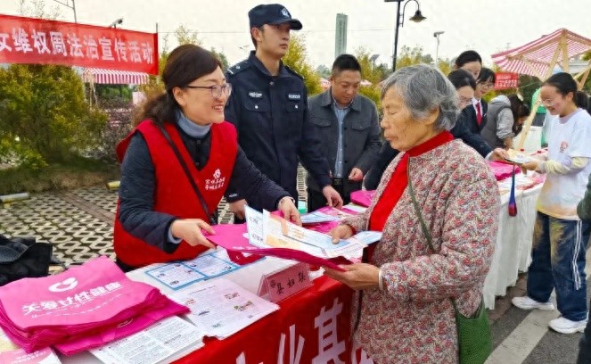 你知道这些法律如何保护妇女儿童权益吗？富顺县三八妇女维权周活动揭秘  第1张