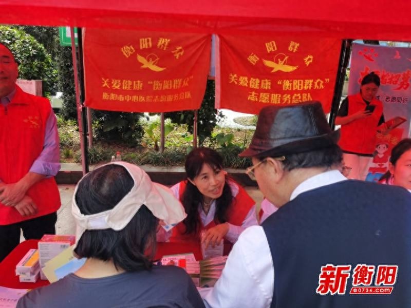衡阳市中心医院如何用专业服务践行雷锋精神？健康守护团带来春日健康关怀