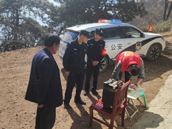 县人社局与公安局联合出击，跑马镇护林防火大巡查！你家的安全他们守护了吗？