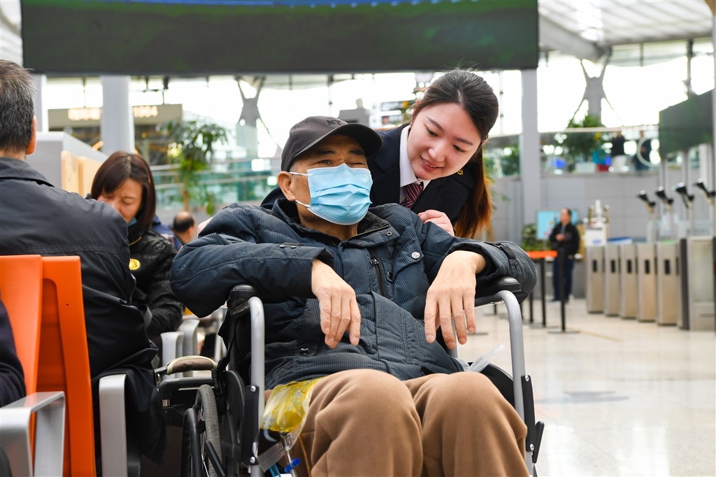 清明假期客流爆棚！长三角铁路单日发送旅客竟达300万人次？  第2张