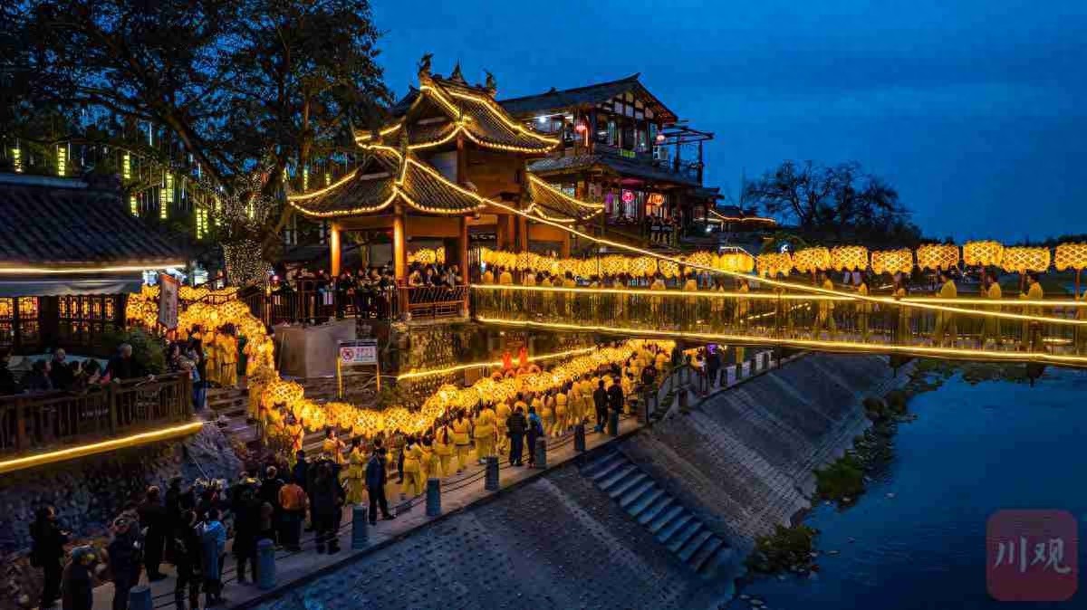 崇州元通古镇第271届春台会提灯巡游，271节老龙+242萌娃，你见过吗  第1张