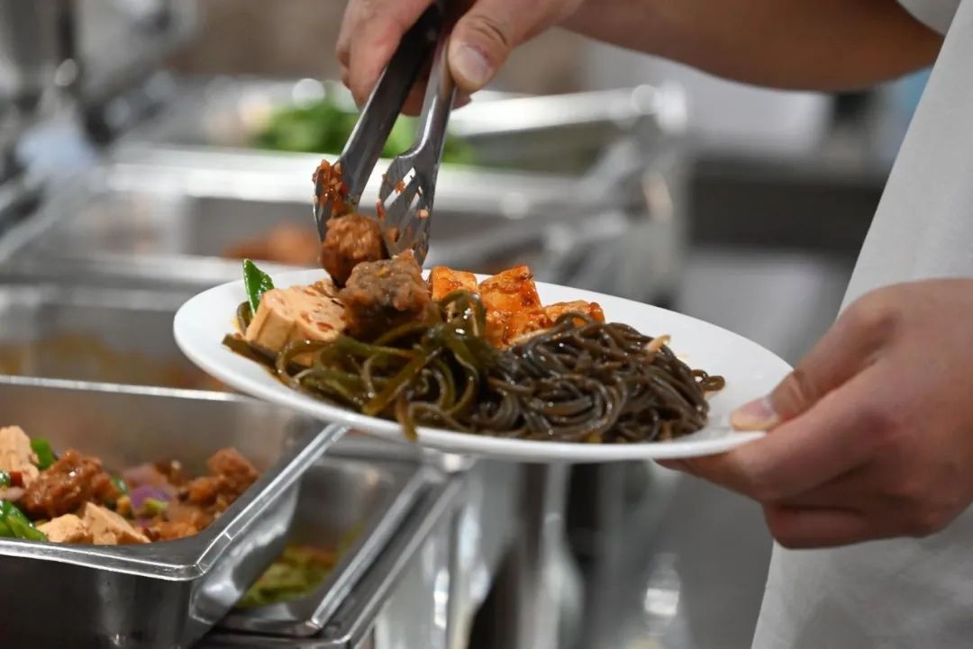 五一假期！敦煌市市直机关食堂凭啥成新晋网红打卡点？  第3张