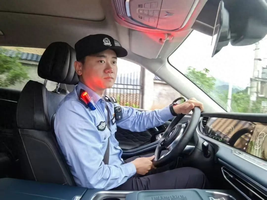 00后民警徐睿热血守护群众日常！他的故事你知道吗？