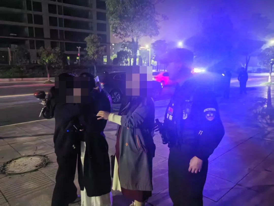 深夜寻回走失幼童！贵溪公安的暖心守护能否打动你？  第2张
