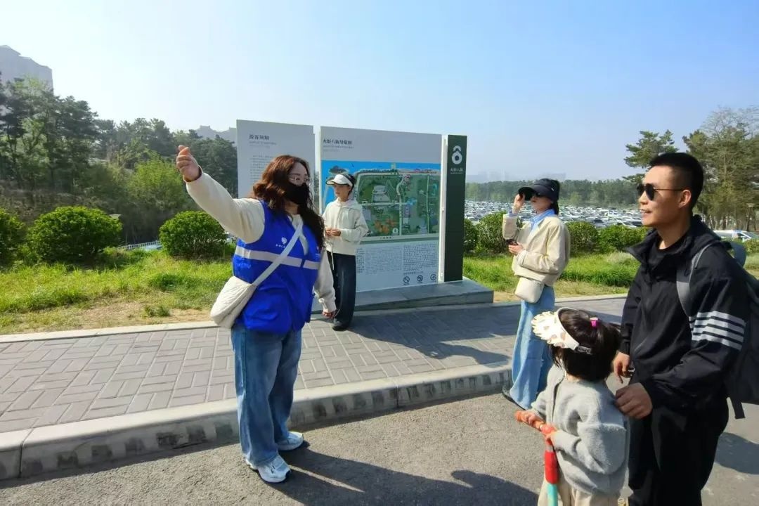 五一打卡网红路等标配吸引游客，志愿蓝保障体验！你去过吗？  第2张
