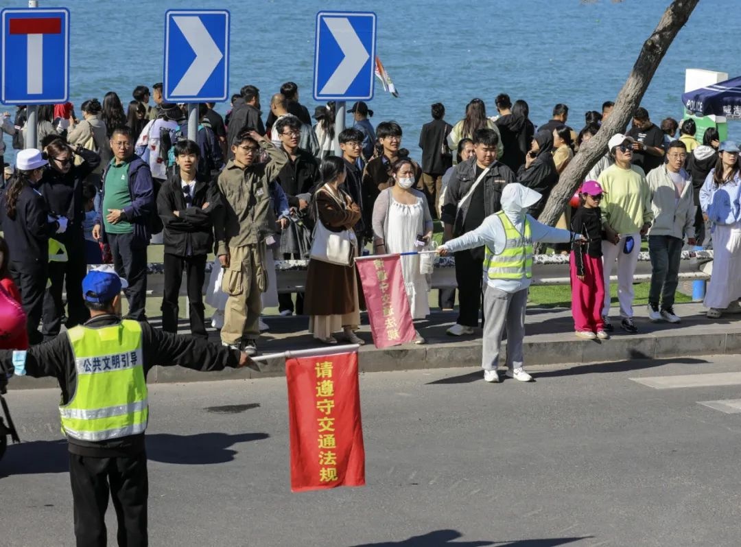 五一打卡网红路等标配吸引游客，志愿蓝保障体验！你去过吗？  第5张