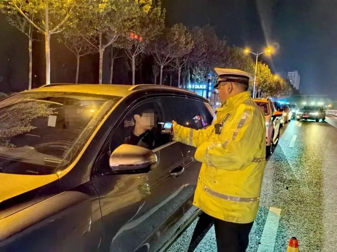 节假日亲友相聚少不了美酒，可你知道酒驾醉驾红线绝不能碰吗？