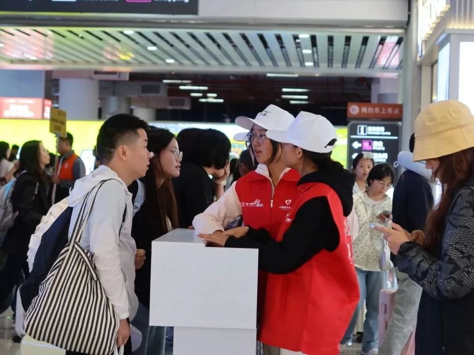 五一期间大理高铁站的文旅志愿行，到底有多暖心？  第5张