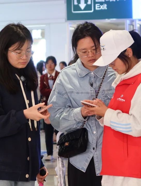 五一期间大理高铁站的文旅志愿行，到底有多暖心？  第6张