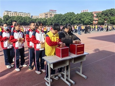蚶江中学师生齐献爱心，小施同学能否战胜病魔重返课堂？