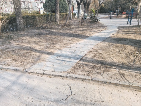 老人康养生活遇阻，社区无障碍环境何时能改善？  第2张