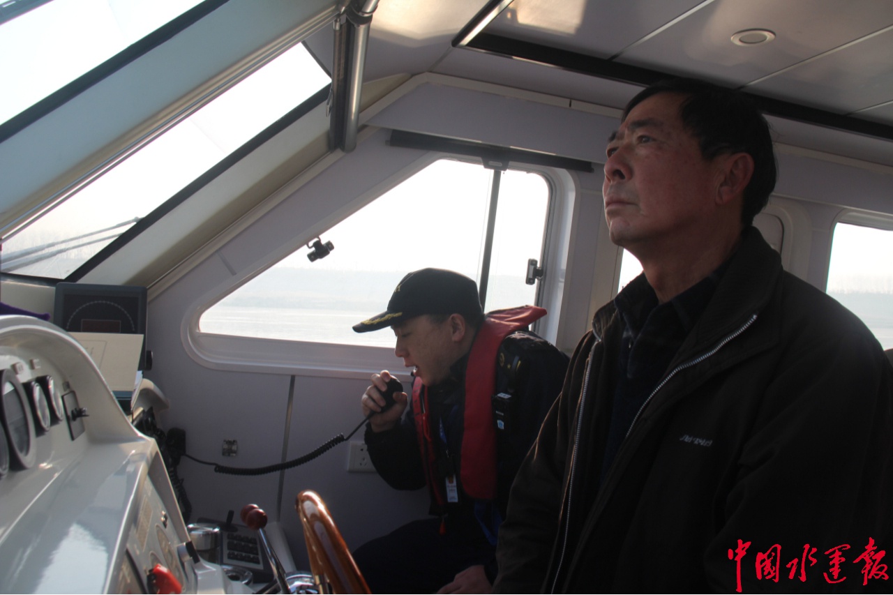 2025年长江荆州段惊现浓雾！海事局如何确保船舶安全通行？  第4张