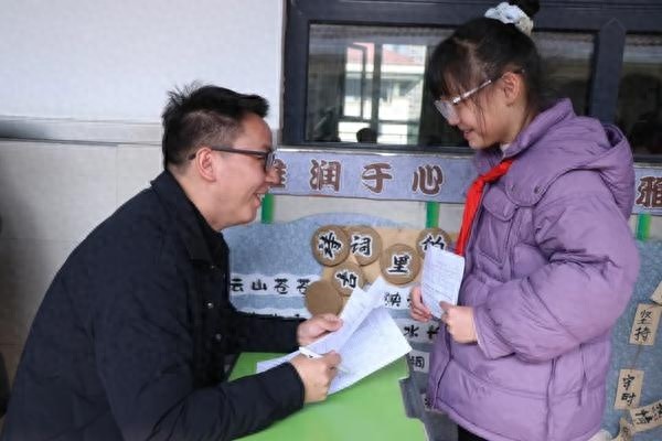 重庆锦苑小学无纸笔测评：孩子们如何在趣味闯关中‘无笔生花’？