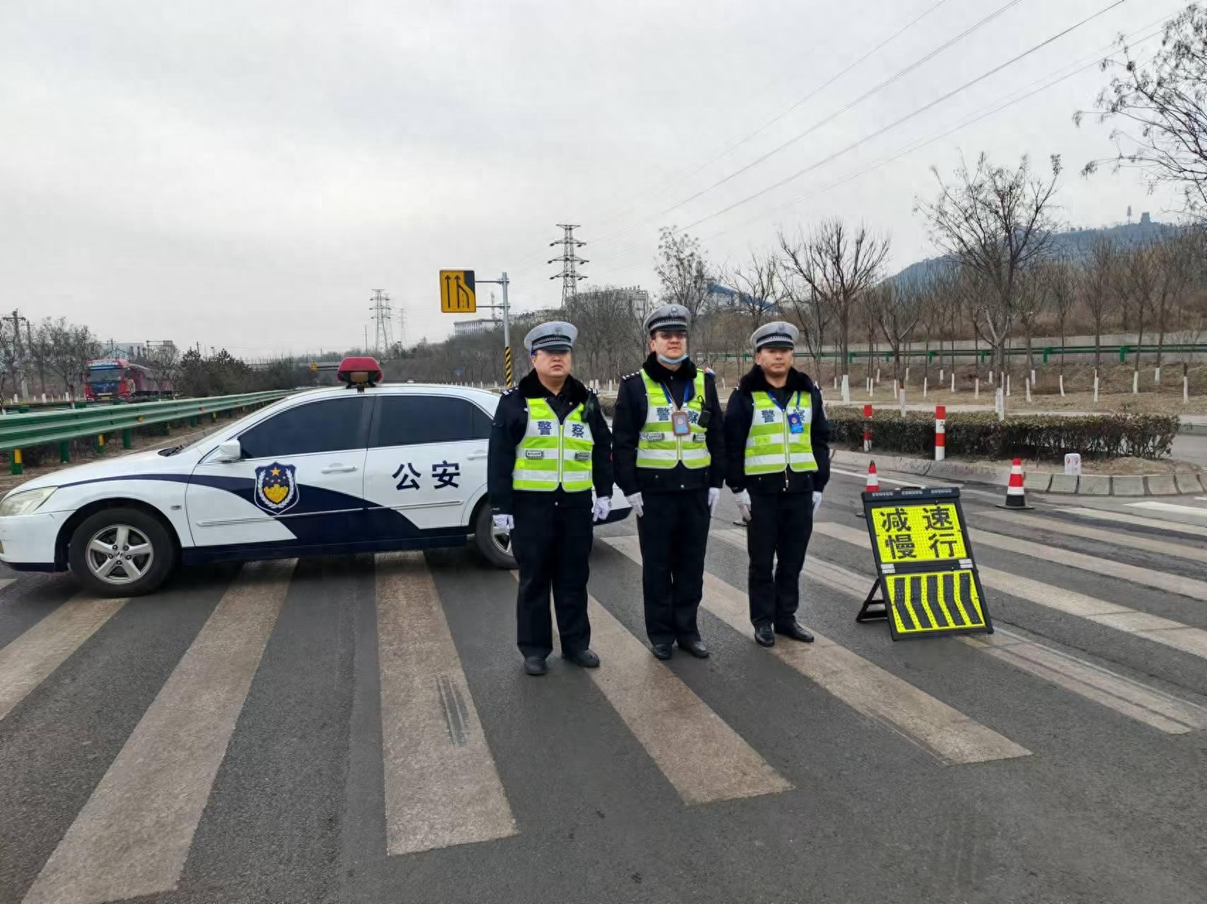 2025年高考改革实战演练，韩城交警如何确保考场周边交通秩序？  第1张
