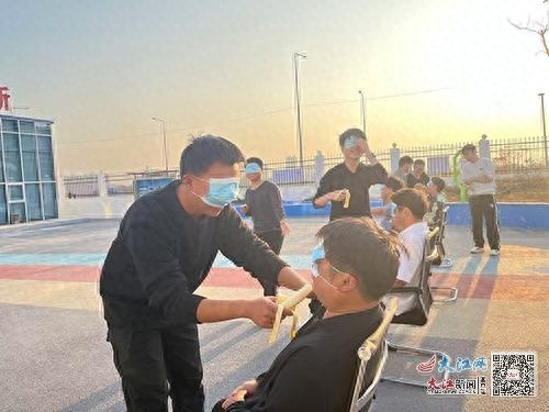 中铁城建集团赣州项目部如何用趣味活动迎接2025年？员工们欢声笑语不断