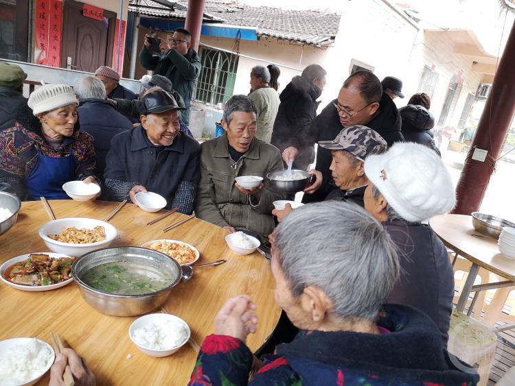 熊善军驻村一年半，为何村民送他三份嘉奖？背后故事令人动容  第3张
