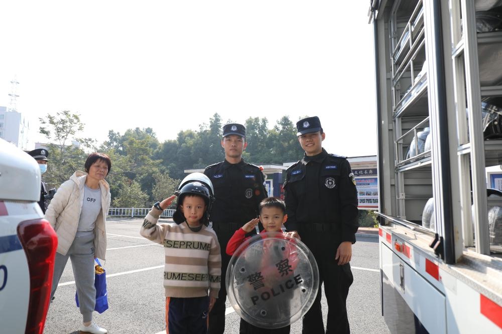 郁南公安开放日震撼来袭！你见过如此精彩的擒敌拳表演吗？  第5张